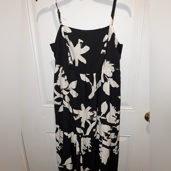 Women’s Nine West Tiered Black and White Patterned Maxi Dress - Picture 2 of 5